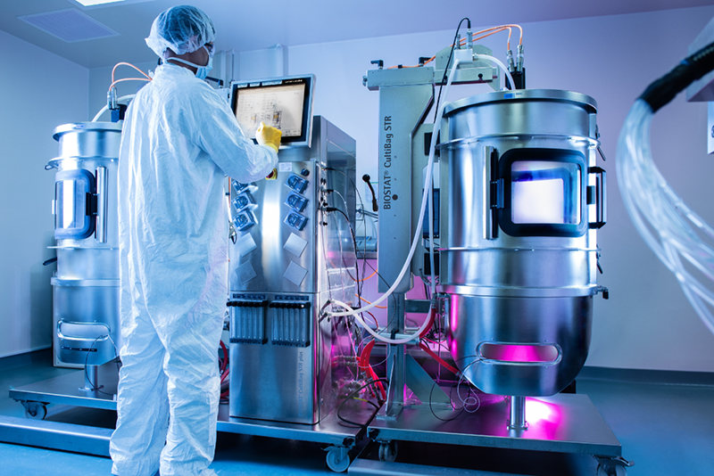 Single-use bioreactor for viral vector GMP manufacturing